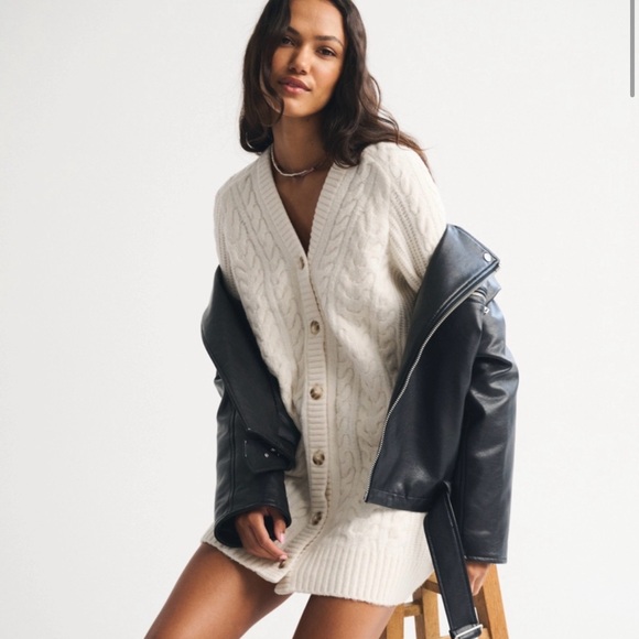 Abercrombie & Fitch Cream Cable Knit Sweater - Picture 2 of 5